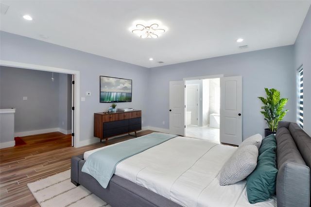3027 Clinton Drive, Houston, TX 77020