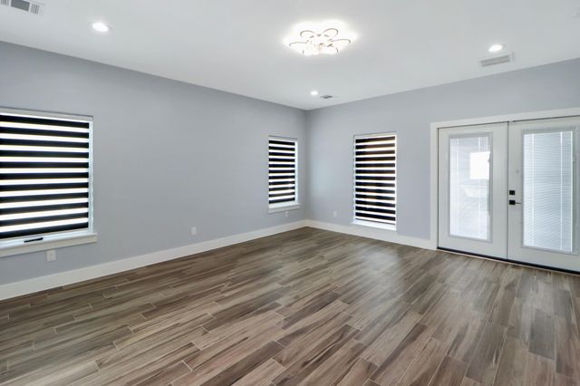 3027 Clinton Drive, Houston, TX 77020