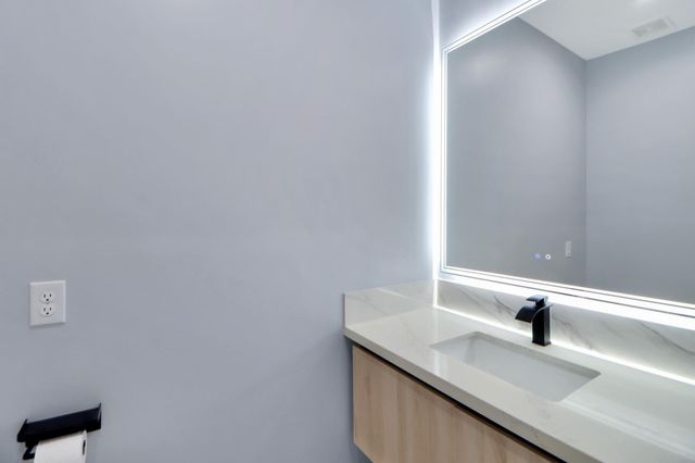 3027 Clinton Drive, Houston, TX 77020