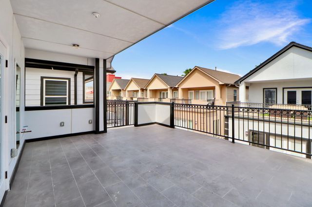 3027 Clinton Drive, Houston, TX 77020