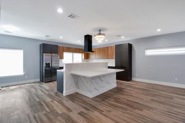 3027 Clinton Drive, Houston, TX 77020