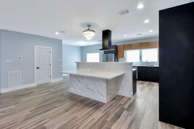 3027 Clinton Drive, Houston, TX 77020