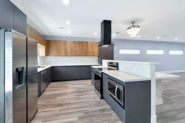 3027 Clinton Drive, Houston, TX 77020