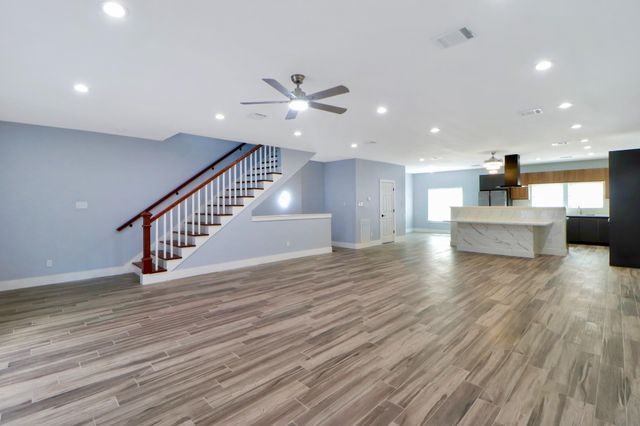 3027 Clinton Drive, Houston, TX 77020