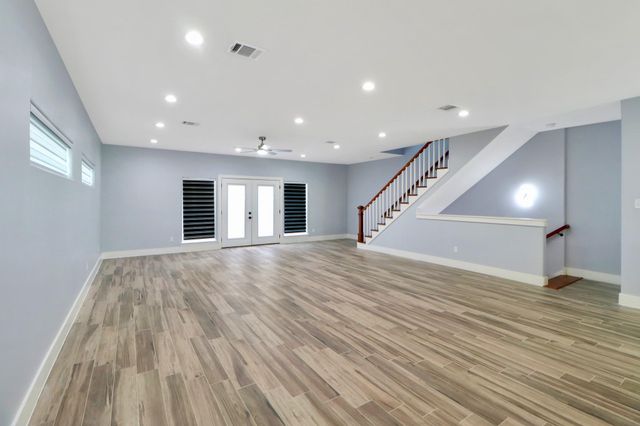 3027 Clinton Drive, Houston, TX 77020
