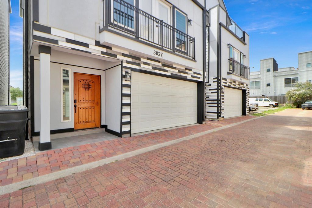 3027 Clinton Drive, Houston, TX 77020