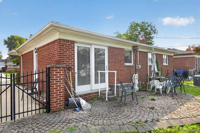 30046 Lisch Street, Gibraltar, MI 48173