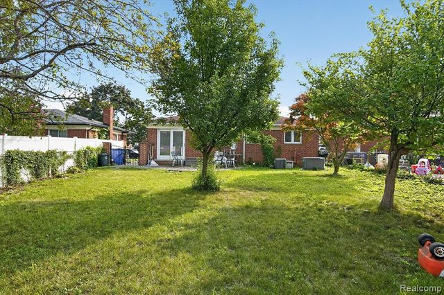 30046 Lisch Street, Gibraltar, MI 48173