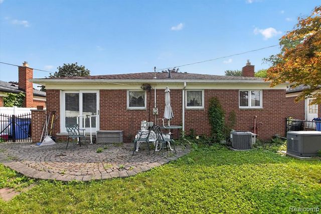 30046 Lisch Street, Gibraltar, MI 48173