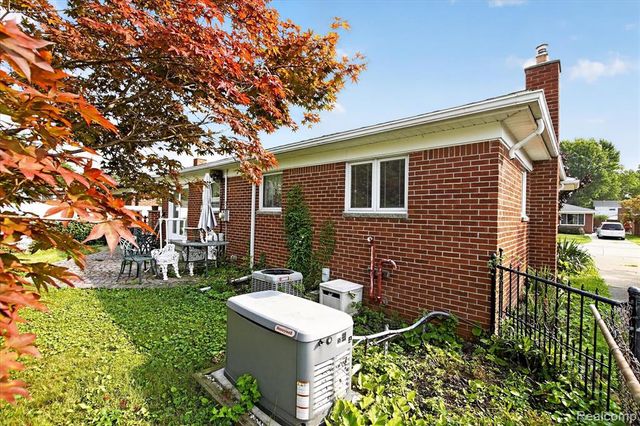 30046 Lisch Street, Gibraltar, MI 48173