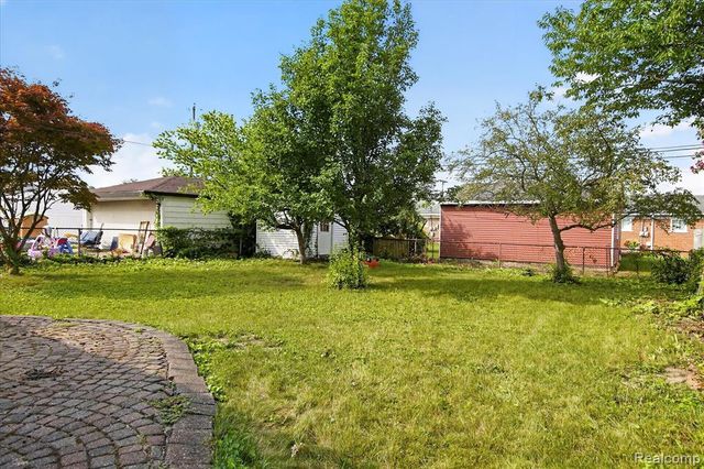 30046 Lisch Street, Gibraltar, MI 48173