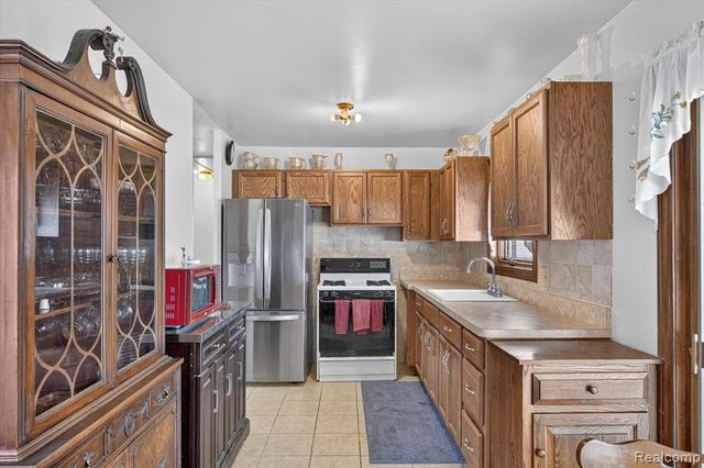 30046 Lisch Street, Gibraltar, MI 48173