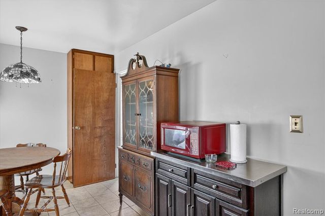 30046 Lisch Street, Gibraltar, MI 48173