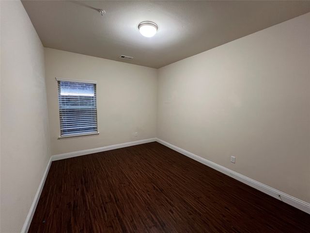 587 Hampshire Drive, Lewisville, TX 75067