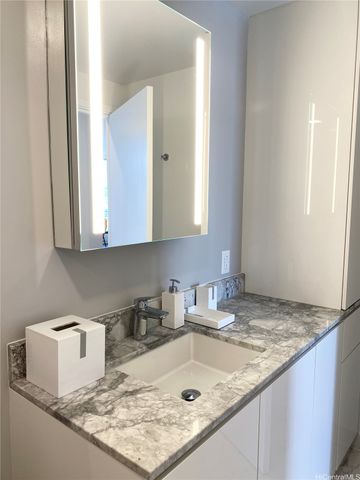 987 Queen Street 1717, Honolulu, HI 96814