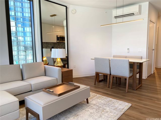 987 Queen Street 1717, Honolulu, HI 96814