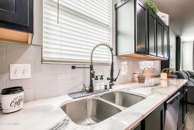 1621 SAM DOMINGUEZ Street, El Paso, TX 79928