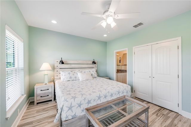 1726 S 11th St 108, Port Aransas, TX 78373