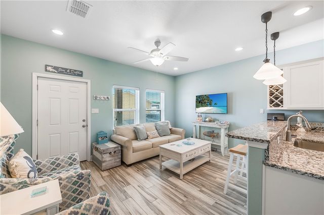 1726 S 11th St 108, Port Aransas, TX 78373