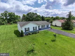 64 CORNWALLIS AVE, Inwood, WV 25428
