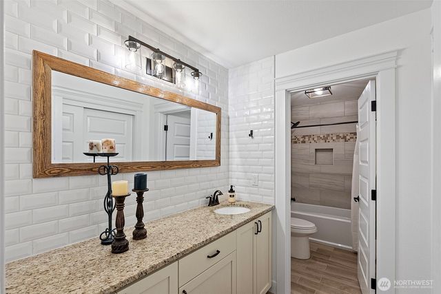 9236 NE Country Woods Lane, Kingston, WA 98346