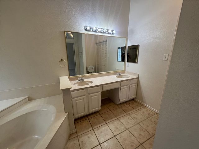 959 Grasswood Court, Arlington, TX 76017