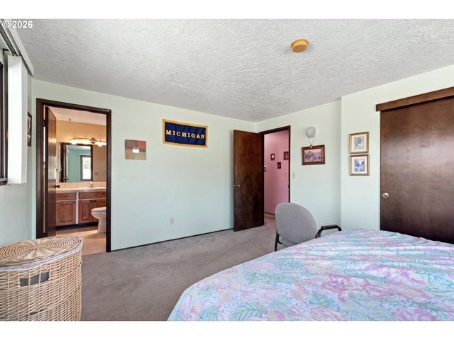 27205 Se CARL St, Gresham, OR 97080