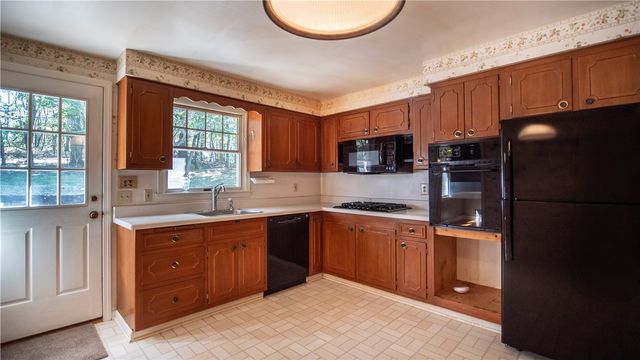 2516 Nicholson Rd, Franklin Park, PA 15143