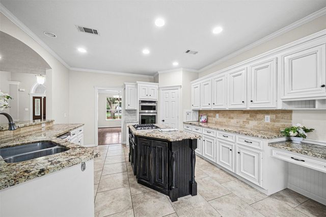 2452 Ripplewood Drive, Conroe, TX 77384