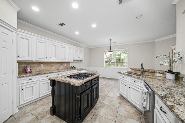 2452 Ripplewood Drive, Conroe, TX 77384