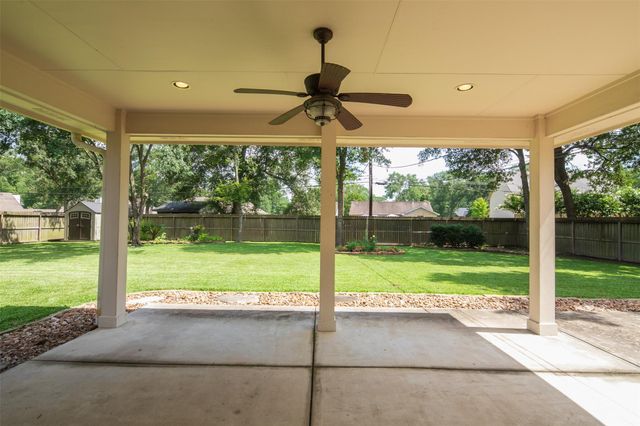 2452 Ripplewood Drive, Conroe, TX 77384