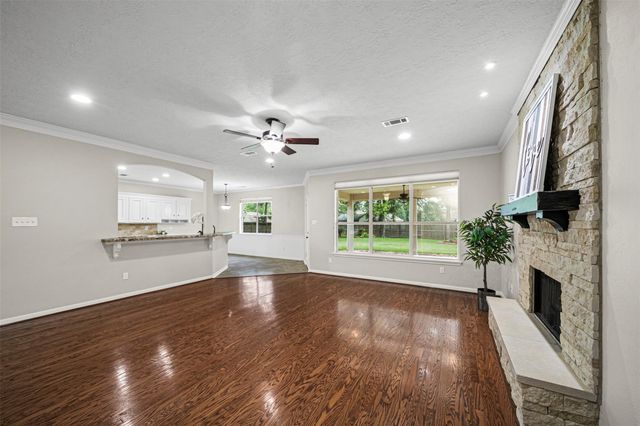 2452 Ripplewood Drive, Conroe, TX 77384