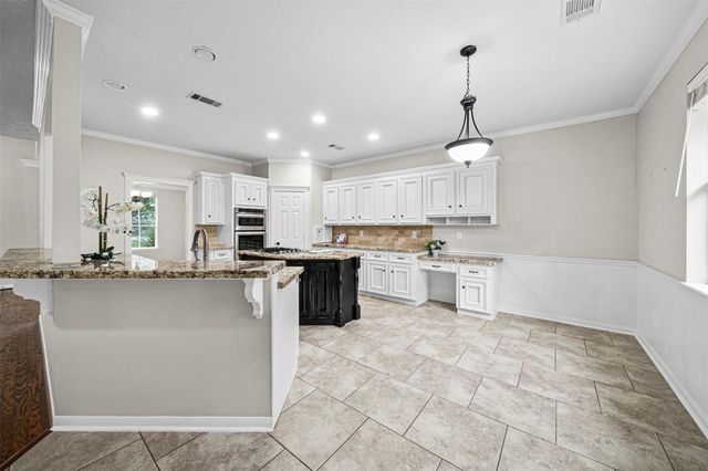 2452 Ripplewood Drive, Conroe, TX 77384