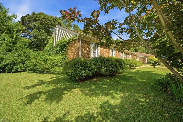 2744 Horseshoe DR, Chesapeake, VA 23322