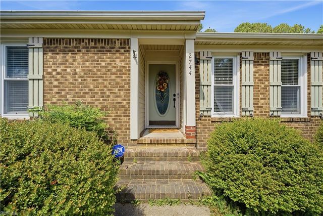 2744 Horseshoe DR, Chesapeake, VA 23322