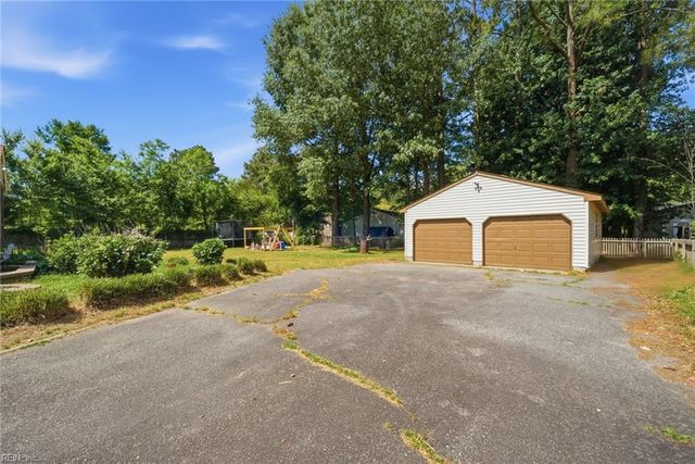 2744 Horseshoe DR, Chesapeake, VA 23322