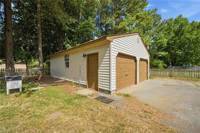2744 Horseshoe DR, Chesapeake, VA 23322
