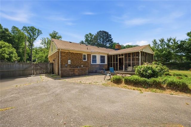 2744 Horseshoe DR, Chesapeake, VA 23322