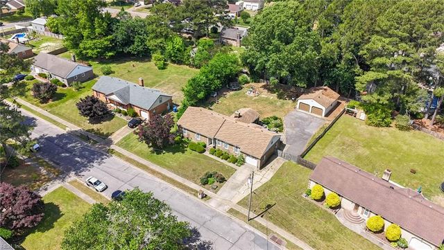 2744 Horseshoe DR, Chesapeake, VA 23322