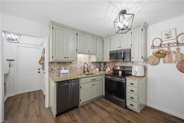 2744 Horseshoe DR, Chesapeake, VA 23322