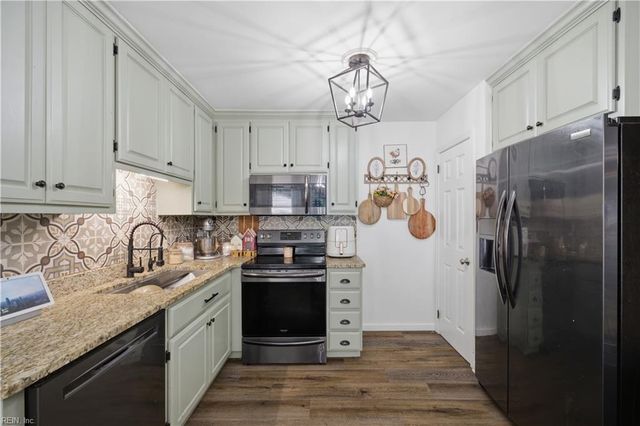 2744 Horseshoe DR, Chesapeake, VA 23322