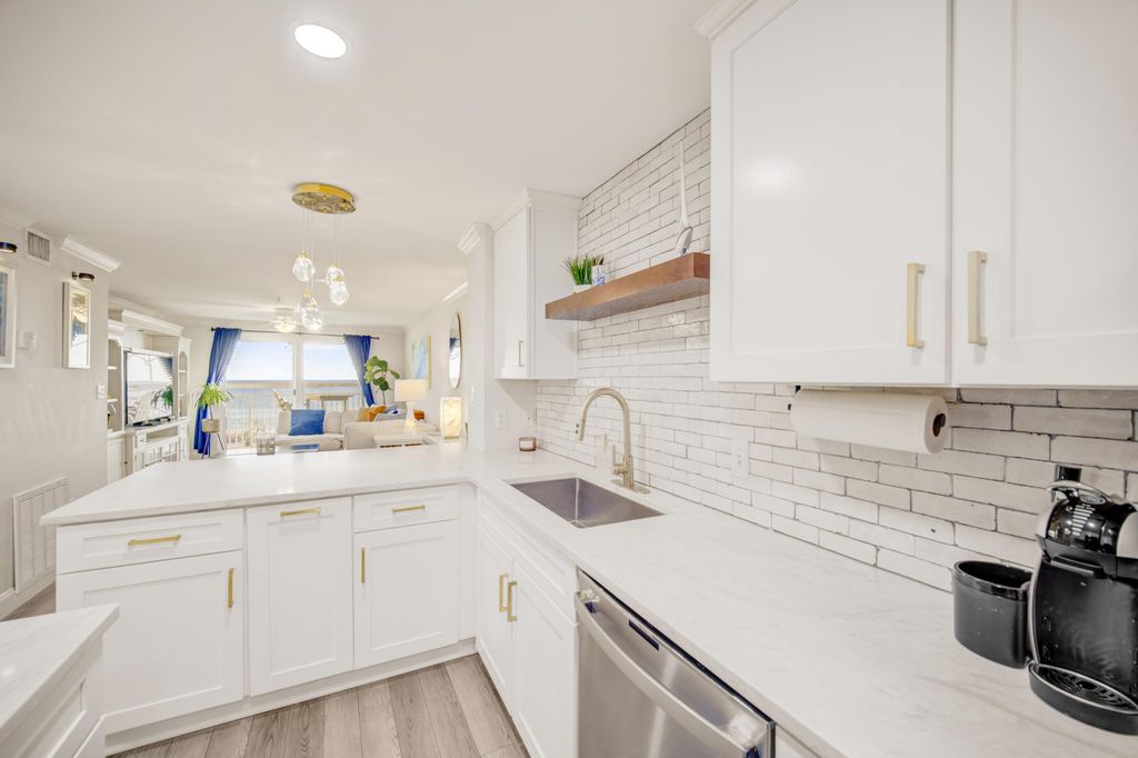 670 Nautilus Court 202, Fort Walton Beach, FL 32548