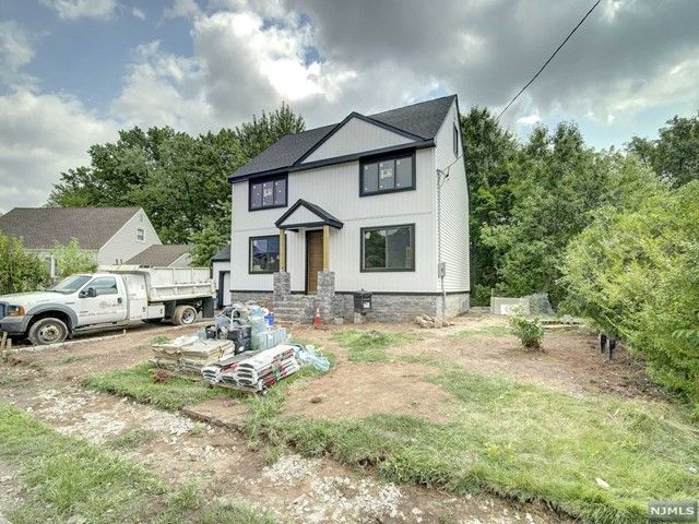 298 East Lanza Court, Saddle Brook, NJ 07663