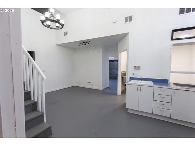 1200 N Killingsworth St, Portland, OR 97217