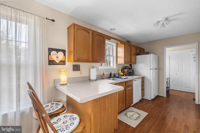 1076 STUART DR, Front Royal, VA 22630