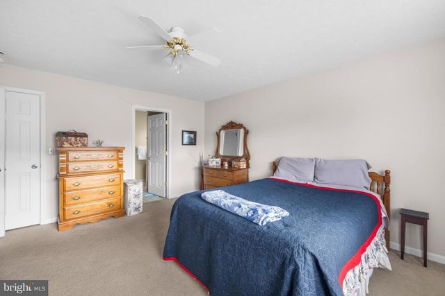 1076 STUART DR, Front Royal, VA 22630