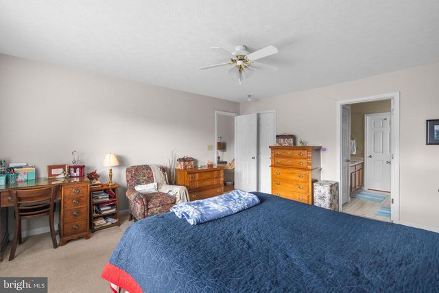 1076 STUART DR, Front Royal, VA 22630