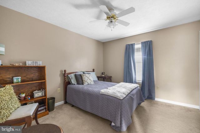 1076 STUART DR, Front Royal, VA 22630