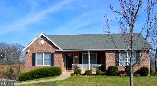 1076 STUART DR, Front Royal, VA 22630