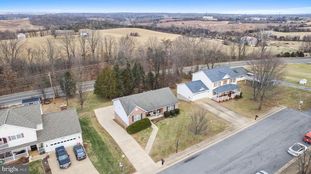 1076 STUART DR, Front Royal, VA 22630